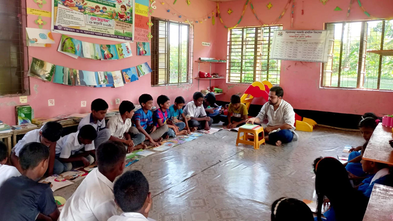 শিক্ষক সংকটের মাঝেও বদলে গেছে বিদ্যালয়