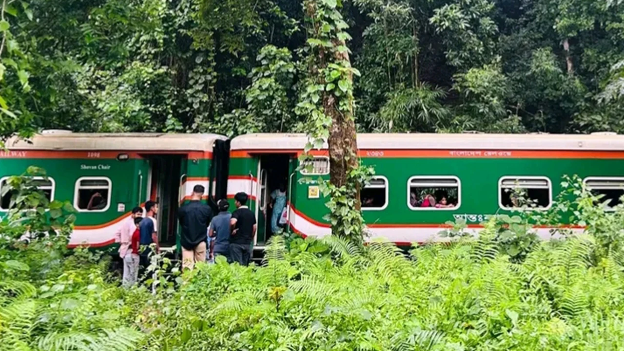 ট্রেনের হুক ছিঁড়ে বগি বিচ্ছিন্ন, সিলেটের সঙ্গে রেল যোগাযোগ বন্ধ