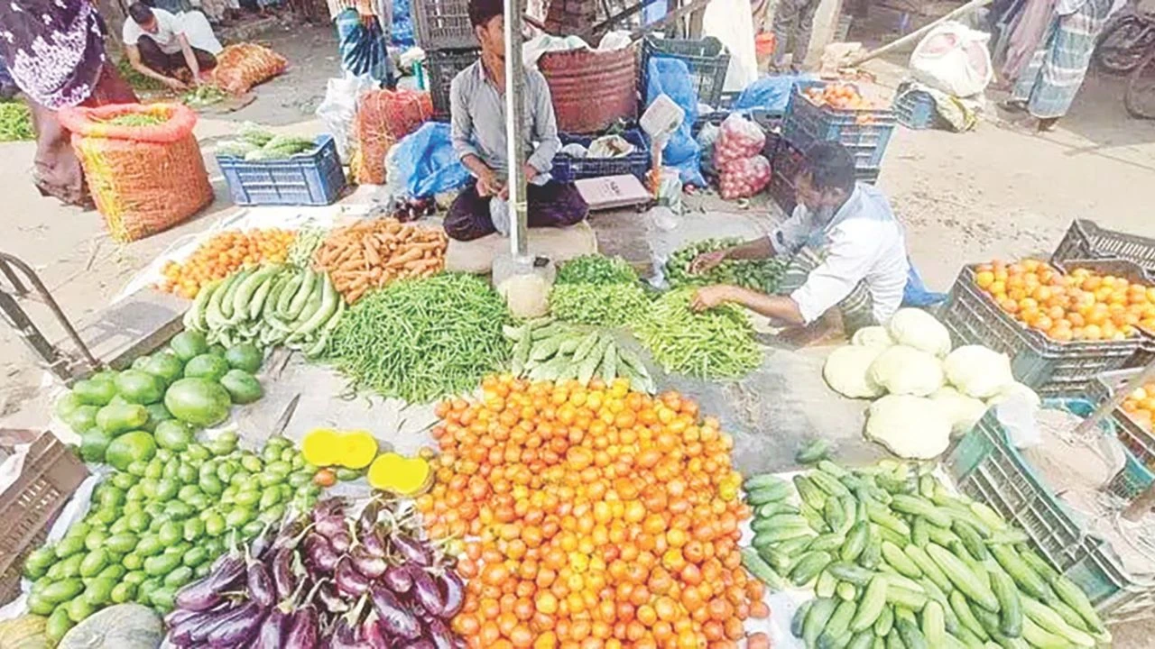 বরিশালে সবজি-মাছের   বাজারে বাড়তি চাপ