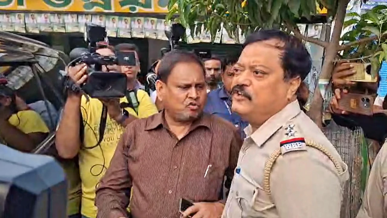 বাবরি মসজিদ নির্মাণের উদ্যোক্তা হুমায়ুন কবীর গ্রেপ্তার