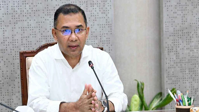ঢাকার গণপরিবহন ব্যবস্থাপনা নিয়ে বৈঠকে প্রধানমন্ত্রী