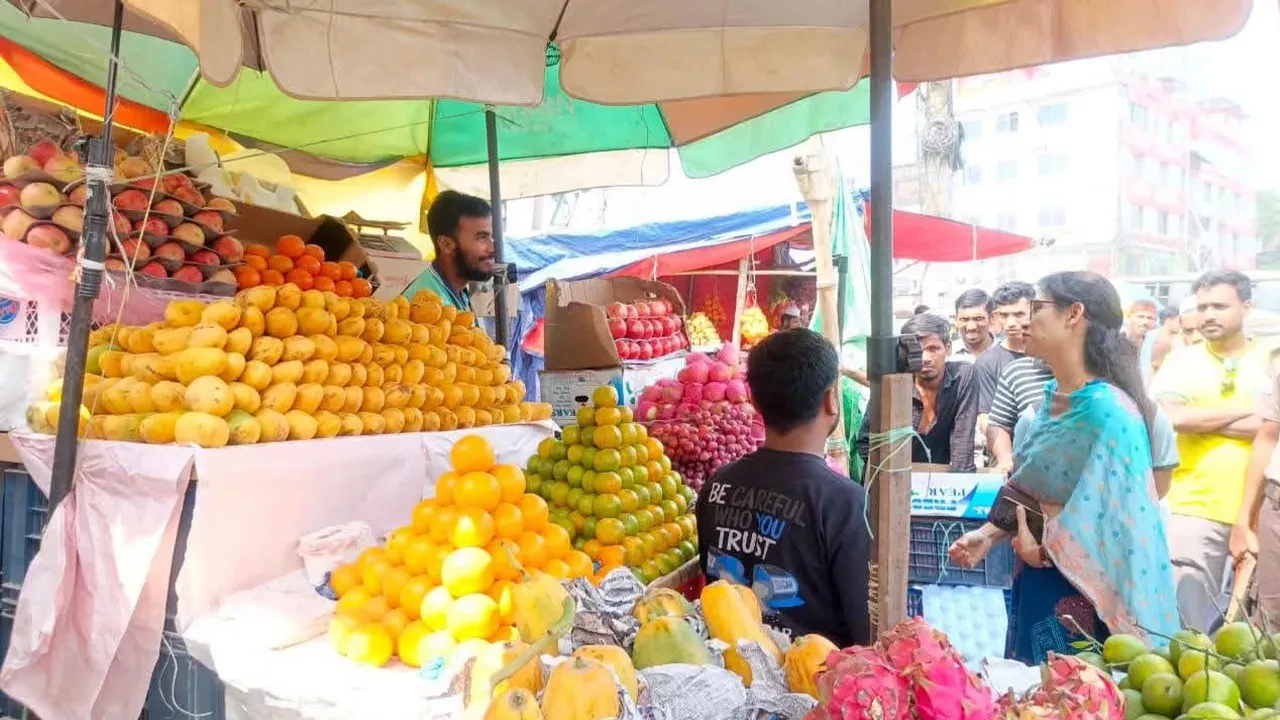 লক্ষ্মীপুরে ফলের দোকানে অভিযান, জরিমানা ১৩ হাজার ৫০০ টাকা