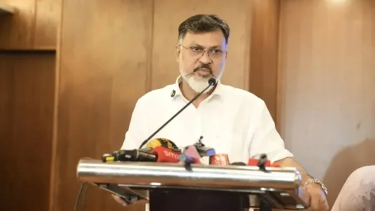 ‘দাবি মেনে নিতে বলা নেতারই রয়েছে ৭০০ অটোরিকশা’