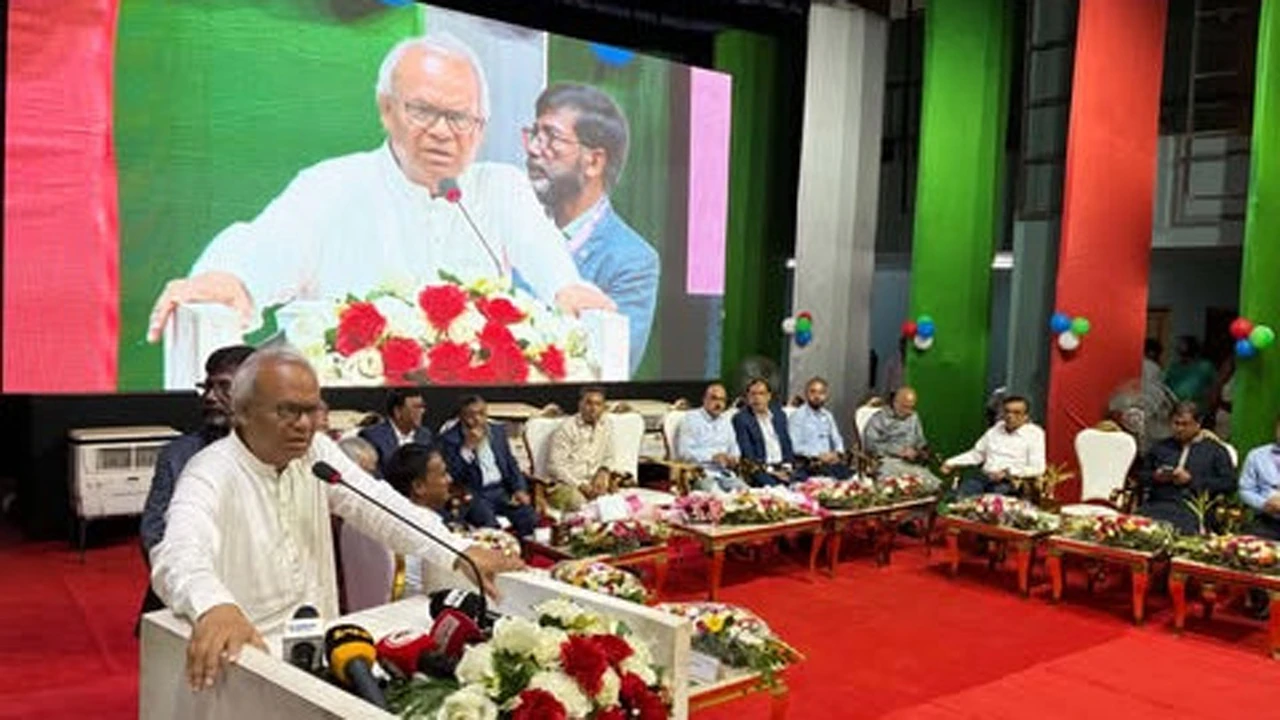 পোশাকশিল্পের সংকট নিরসনে আর্থিক খাত পুনর্গঠন জরুরি
