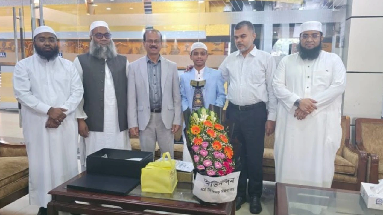 বিশ্বসেরা হাফেজ ইহতেশামুলকে সংবর্ধনা দিলো সরকার