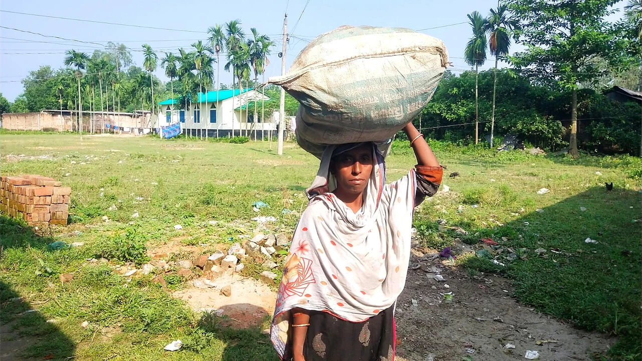 স্বামী নিখোঁজ, তবু থামেনি মমতার জীবনসংগ্রাম