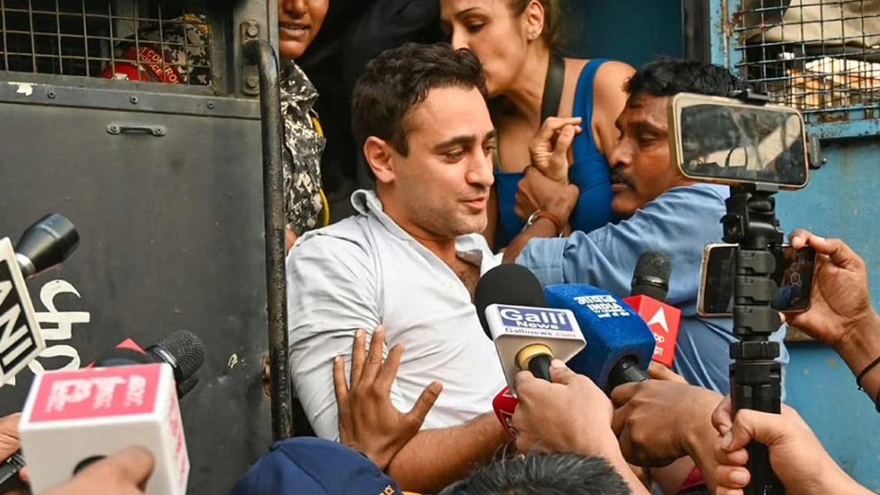 আমির খানের ভাগ্নে ইমরান খানকে ভারত ছাড়ার নোটিশ