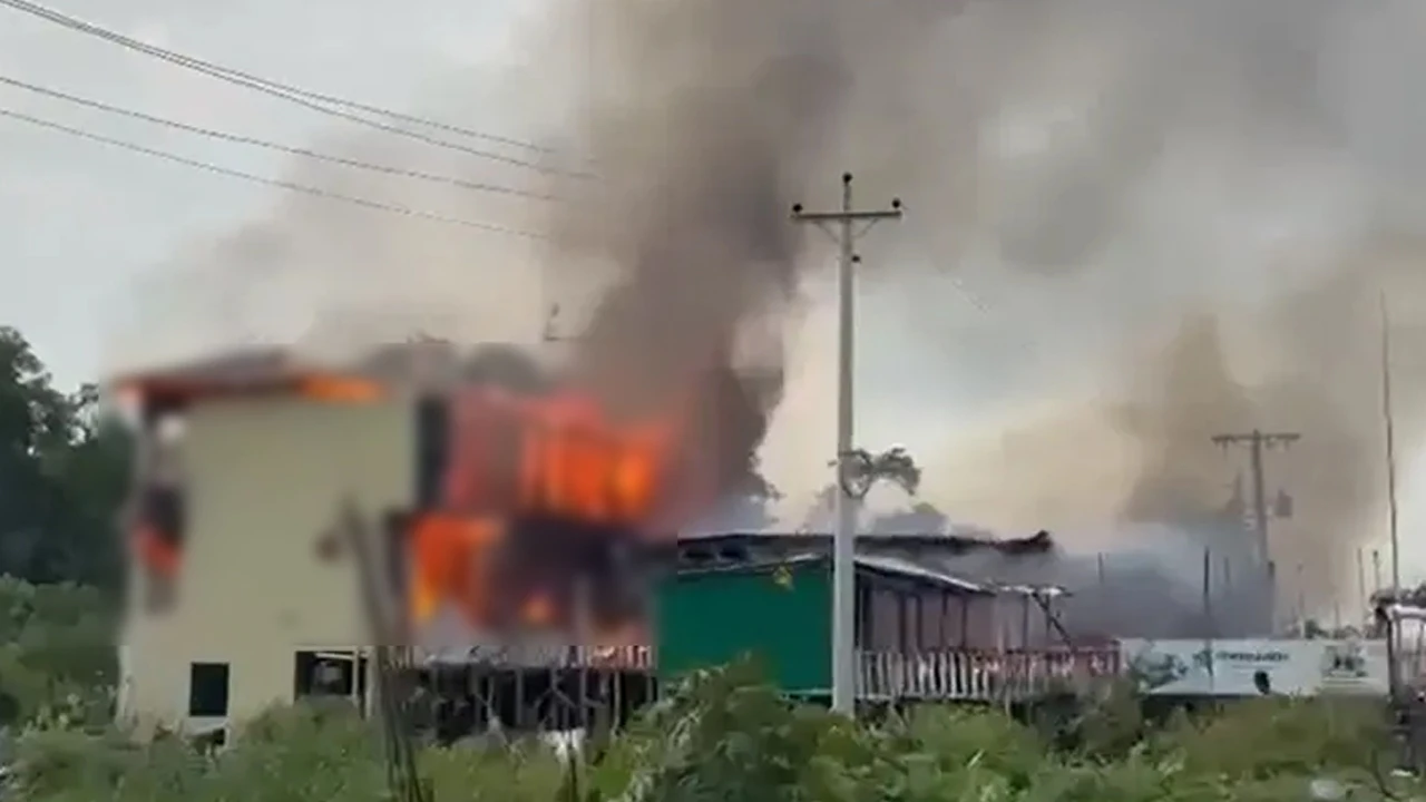 কক্সবাজারে টুপটুপ রিসোর্টে আগুন, নিহত ৫