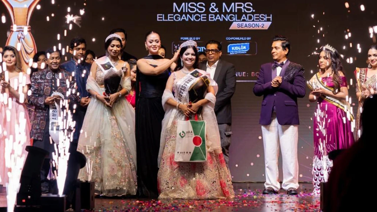 এলিগেন্সের মঞ্চে সেরার মুকুট সুমি, বিথি ও অরিত্রির