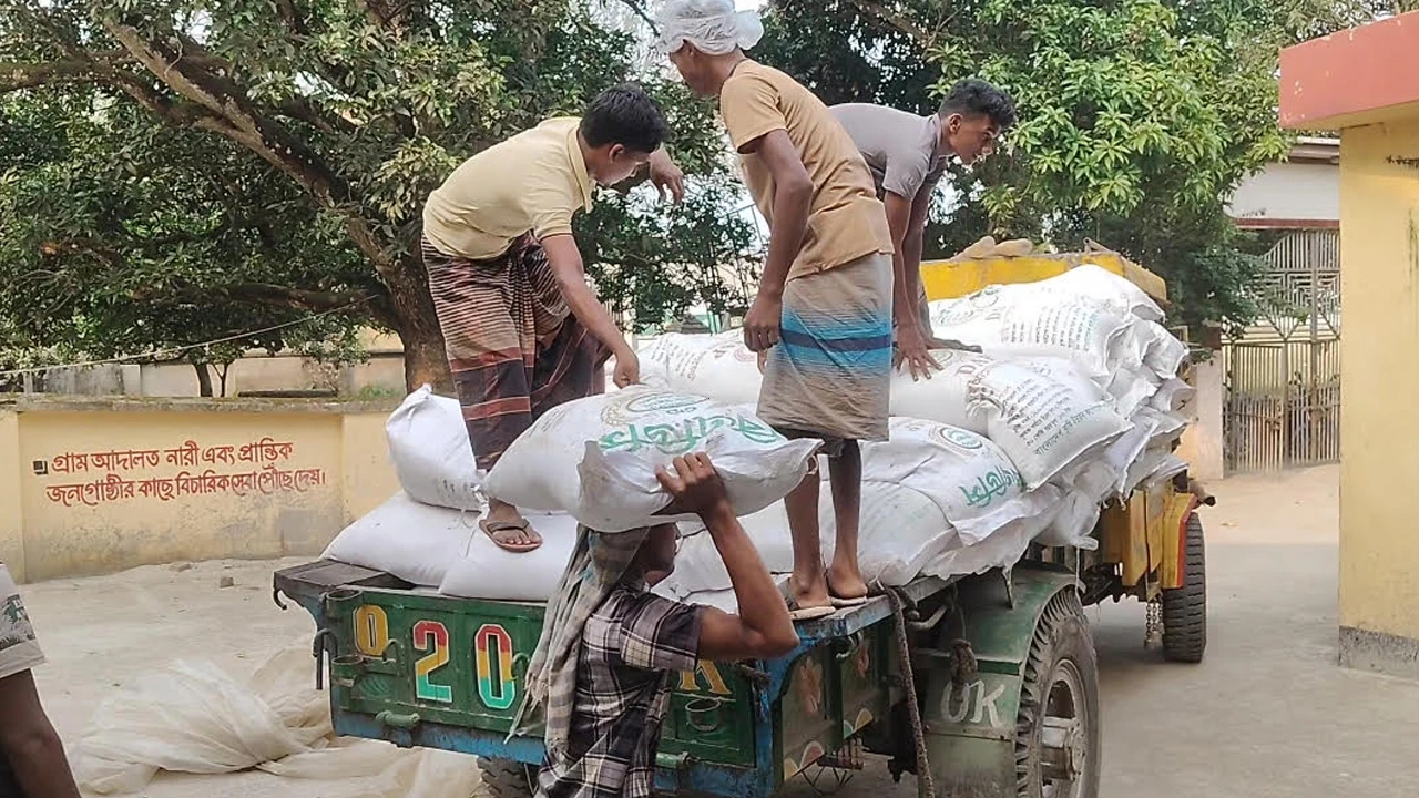 শিবগঞ্জে ১৬৯ বস্তা রাসায়নিক সার জব্দ