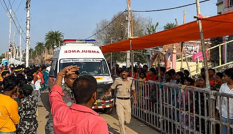 মন্দিরের পুণ্যার্থীদের ওপর উঠে গেল ট্রাক, নিহত ১২