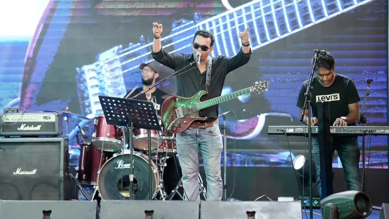 ডেঙ্গু-চিকুনগুনিয়া কেড়ে নিল গিটারবাদক রাসেল খানকে