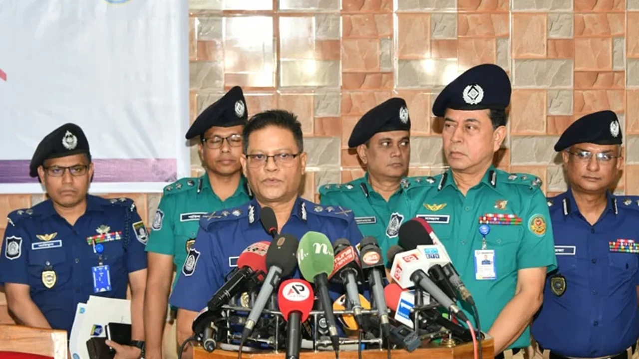 দৃঢ় মনোবলে ঘুরে দাঁড়িয়েছে পুলিশ, লক্ষ্য জনআস্থা ফেরানো