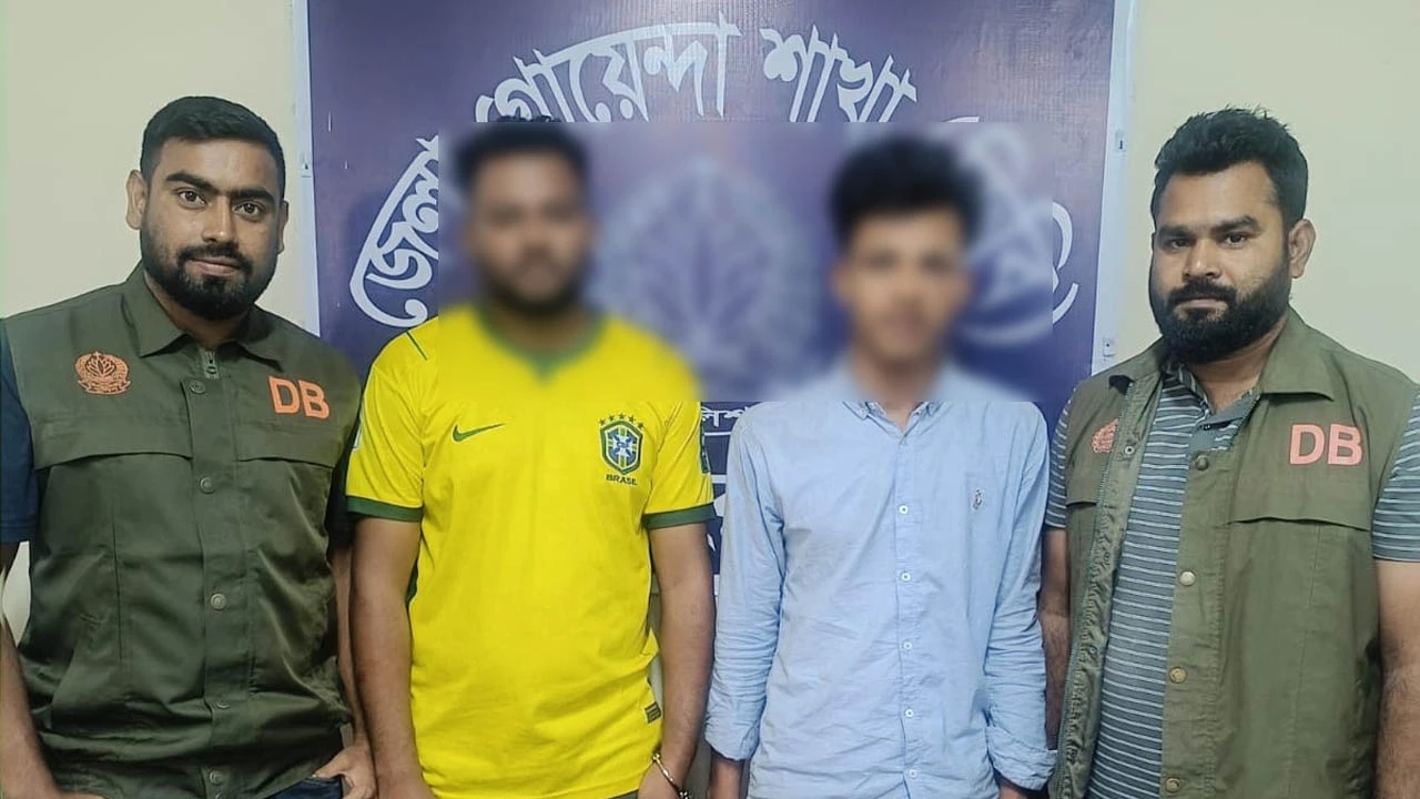 খেলনা পিস্তলের ভয় দেখিয়ে আটক ২ যুবক, মিলল চাঞ্চল্যকর তথ্য