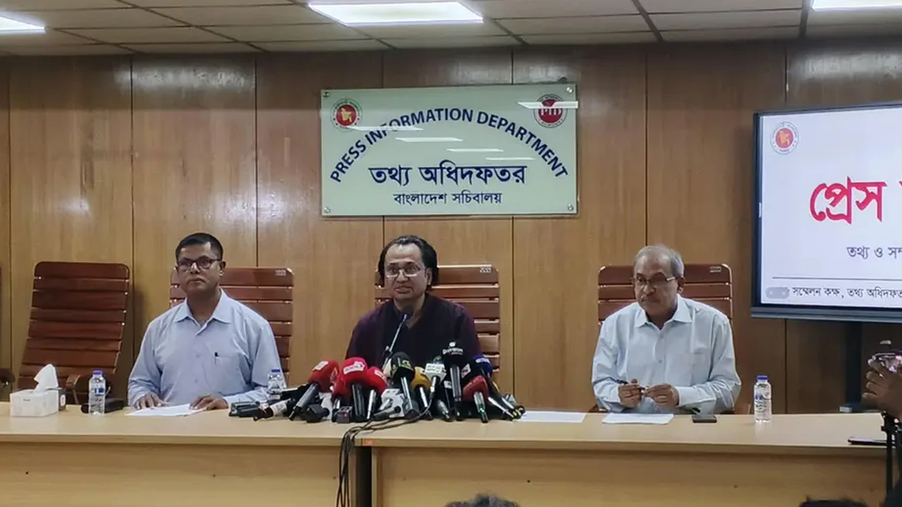 প্রধানমন্ত্রী দেশে ফেরার পর আইজিপির বিষয়ে সিদ্ধান্ত: তথ্য উপদেষ্টা