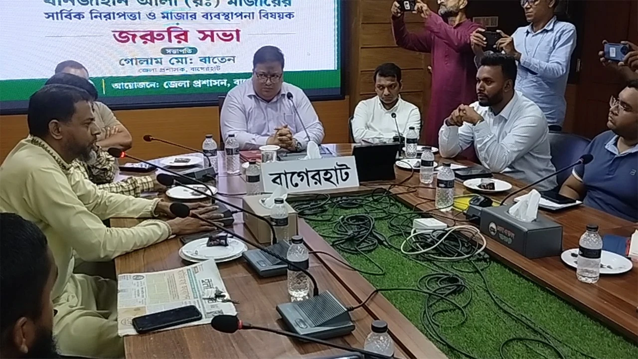 খানজাহান আলী মাজারের দিঘির কুমির সরানোর সিদ্ধান্ত