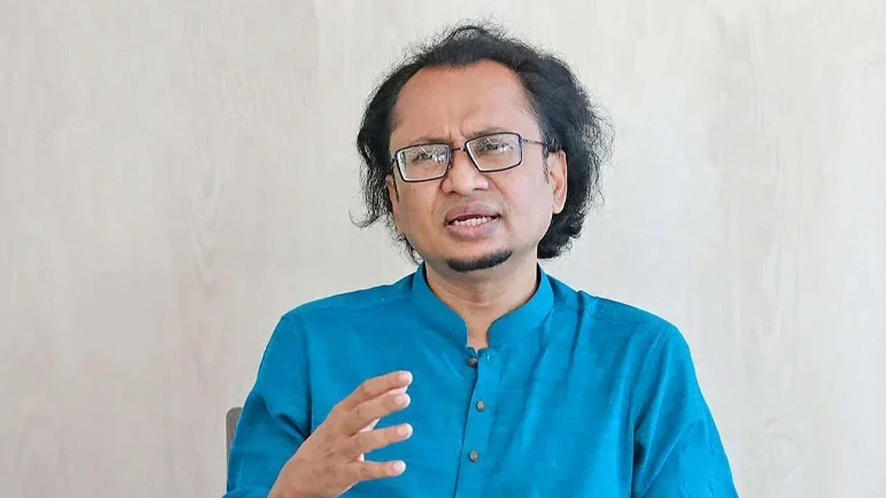 দিল্লির বিমানবন্দর থেকে ফেরত এলেন প্রধানমন্ত্রীর তথ্য উপদেষ্টা