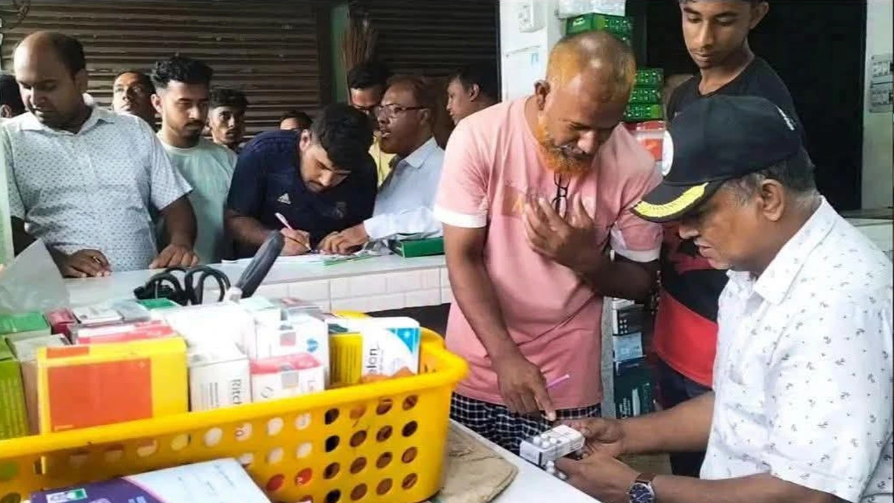 মহেশপুরে ভোক্তা অধিকার আইনে ফার্মেসি মালিককে জরিমানা