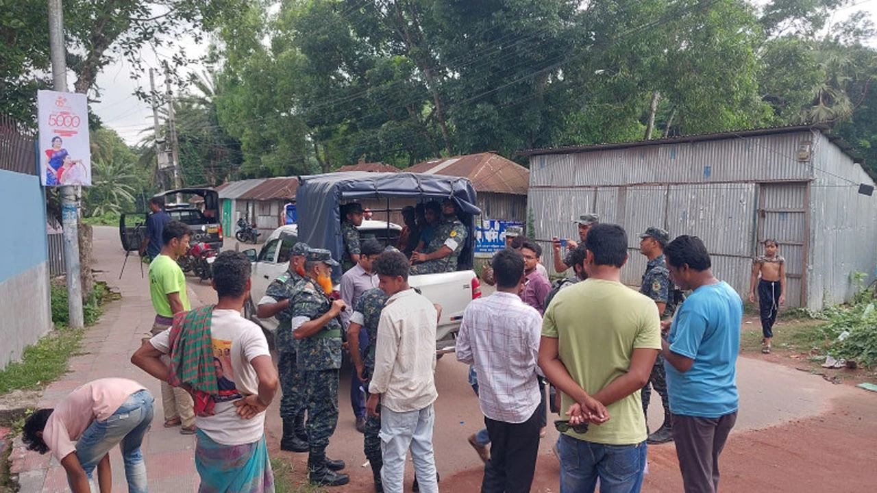অবৈধভাবে বালু উত্তোলনের দায়ে ৫ জনের ৬ মাসের কারাদণ্ড