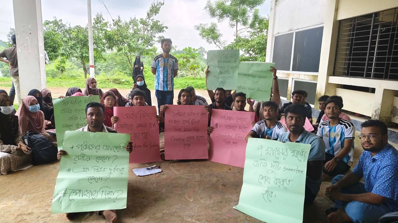 কুবিতে চার মাসে ৪ বিভাগীয় প্রধান, বিভাগে তালা দিলেন শিক্ষার্থী