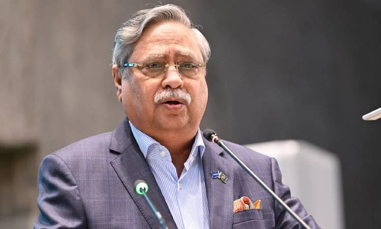 সশস্ত্র বাহিনীকে চতুর্মাত্রিক বাহিনীতে গড়ে তুলতে অঙ্গীকারবদ্ধ: রাষ্ট্রপতি