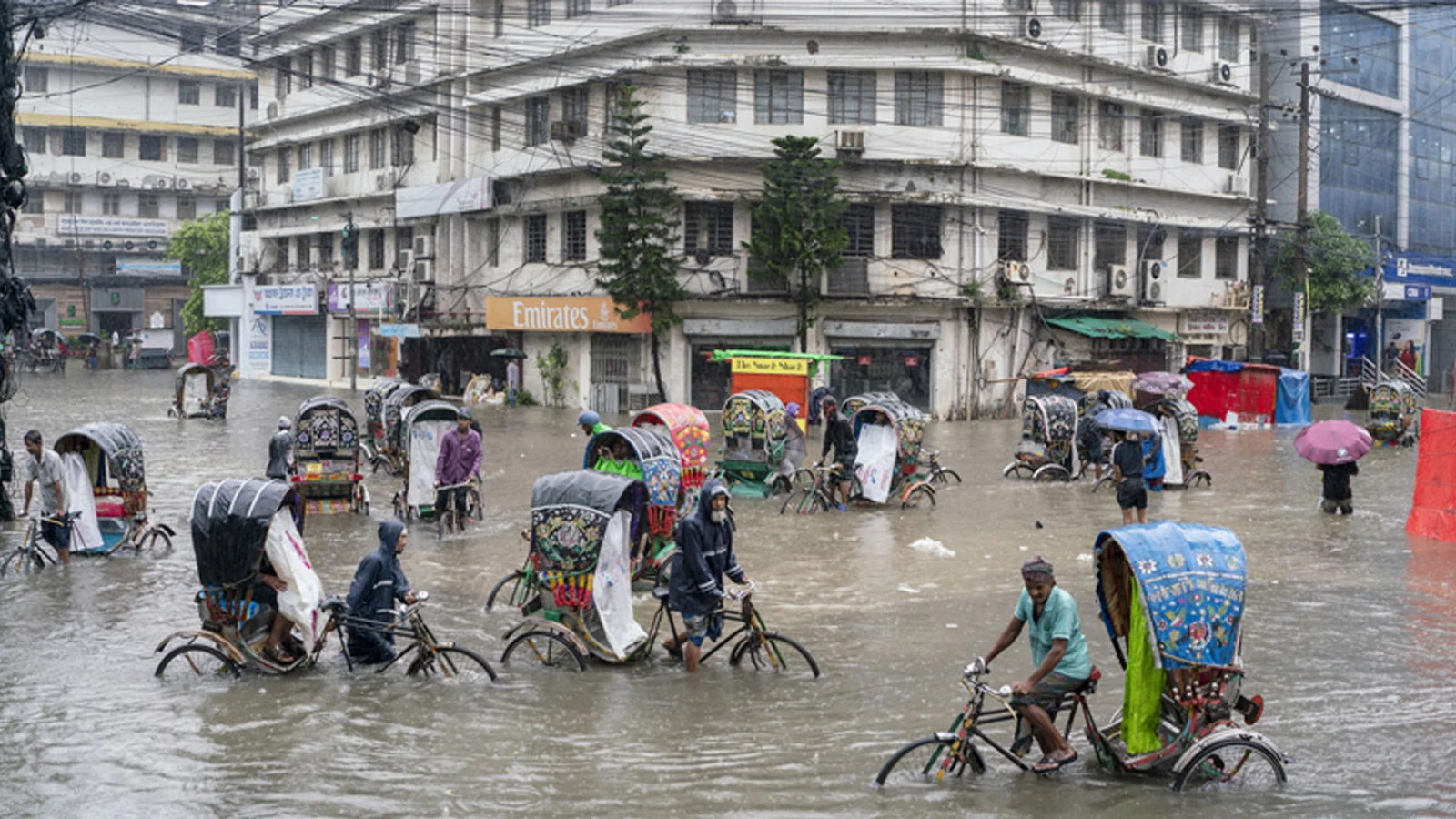 চট্টগ্রামে ৪৩ বছরের রেকর্ড বৃষ্টিপাত