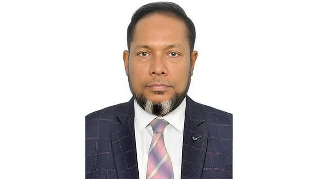 কুবিতে আবারো ফিরলেন বিতর্কিত রেজিস্ট্রার মজিবুর রহমান