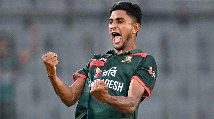 ওয়ানডে ইতিহাসে নতুন রেকর্ড নাহিদ রানার