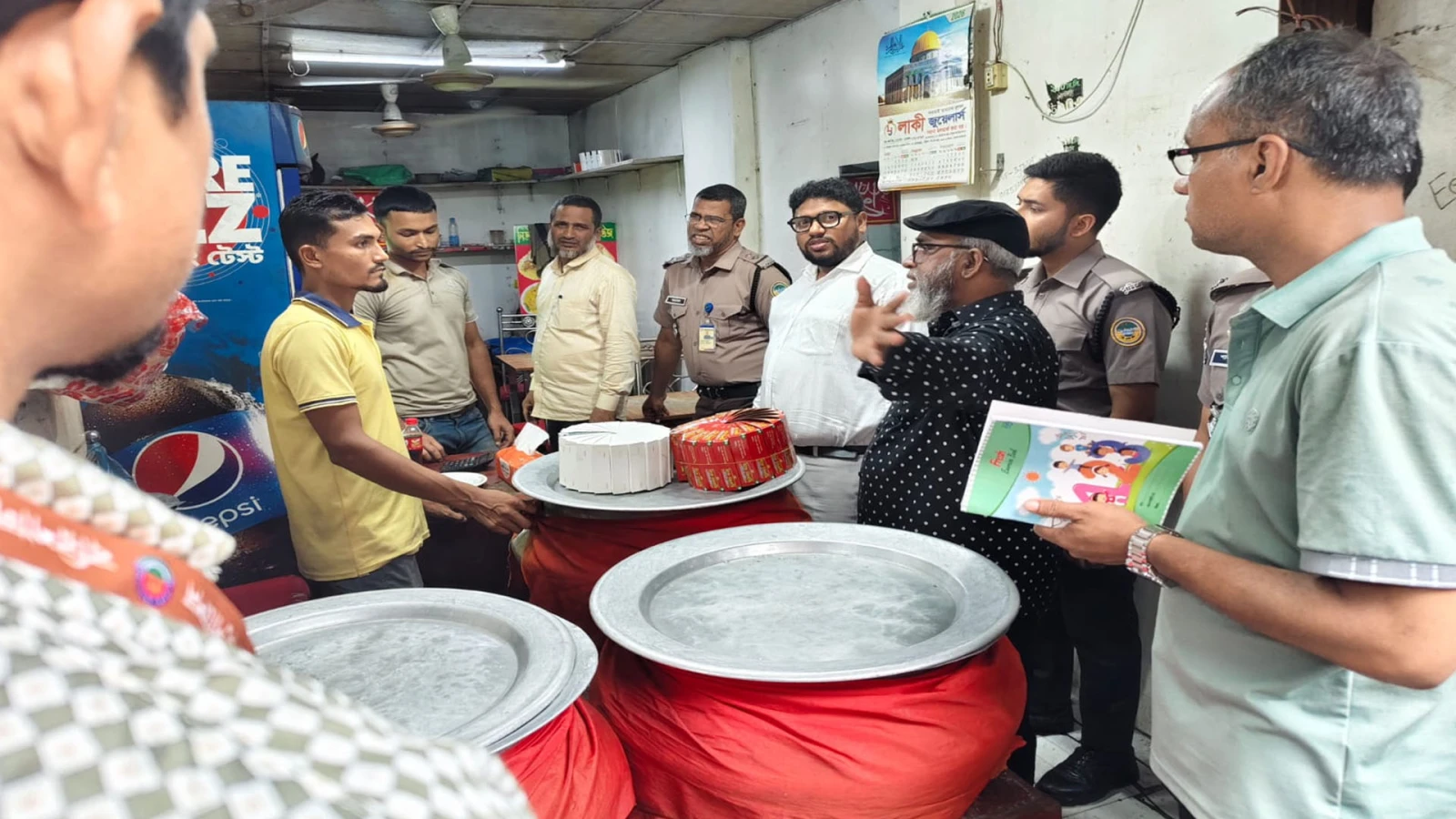 বিরিয়ানি দোকানদারসহ ৩ ব্যক্তিকে জরিমানা