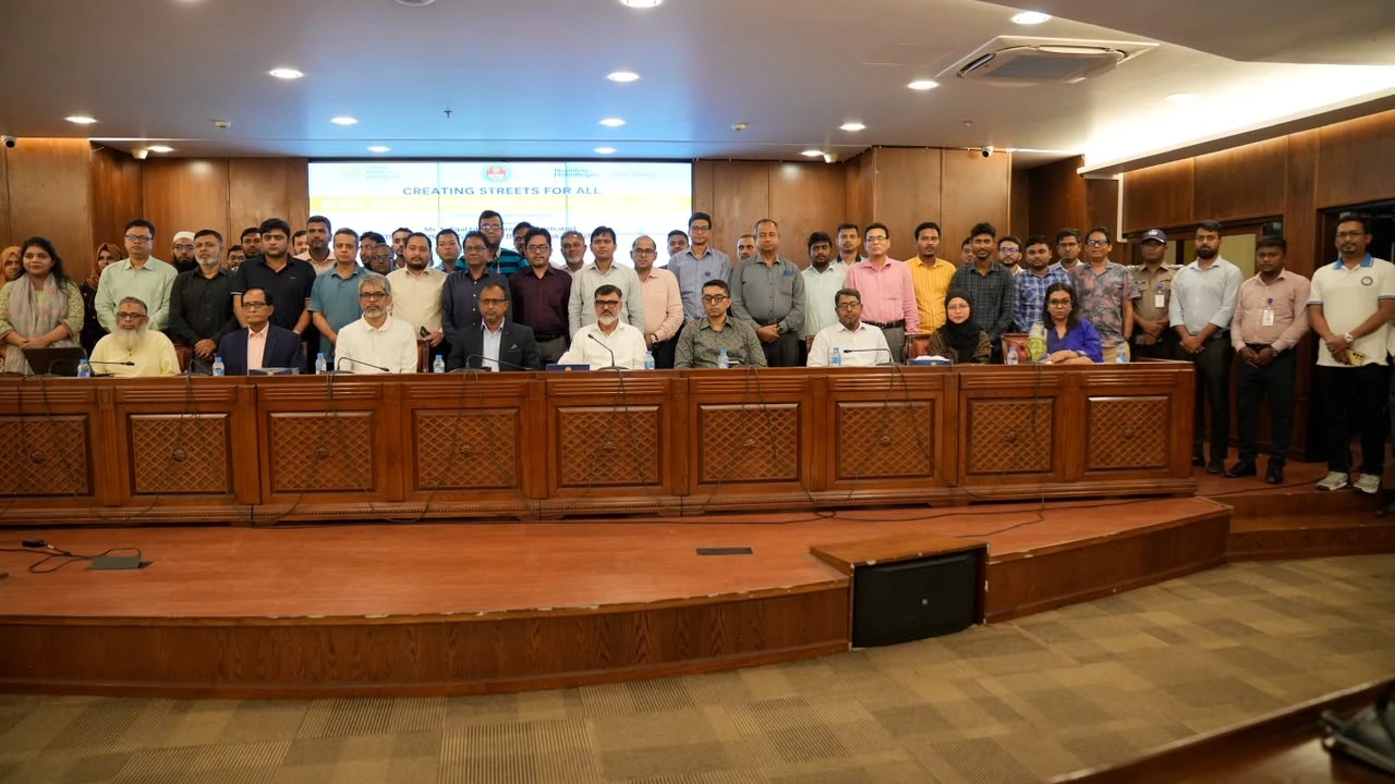 ‘পরিকল্পিত সড়ক নকশা ও যানবাহনের গতি নিয়ন্ত্রণে সড়ক হবে আরও নিরাপদ’