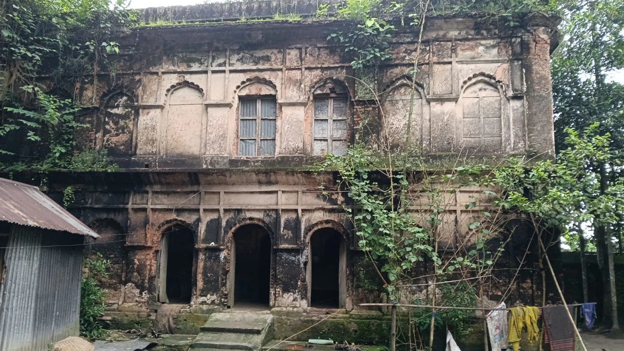 উপমহাদেশের প্রথম মহিলা কবির বাড়ি বেদখলের পথে