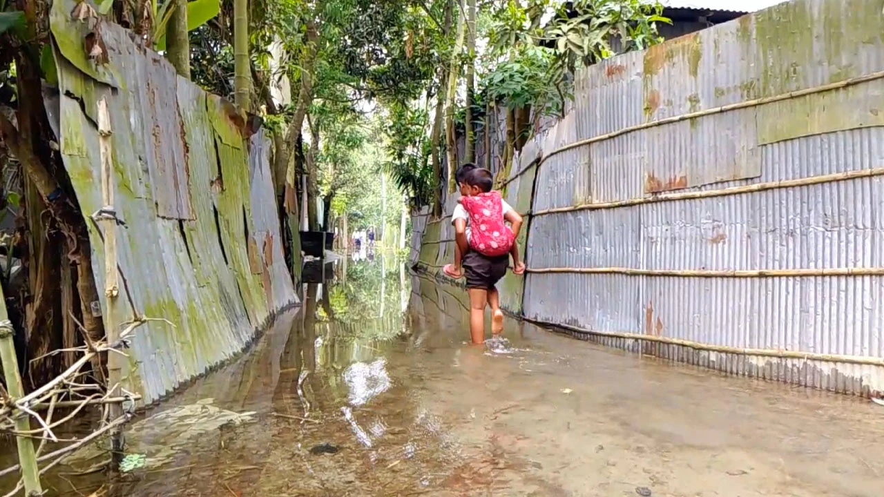 তিস্তার পানি নামলেও কাটেনি দুর্ভোগ
