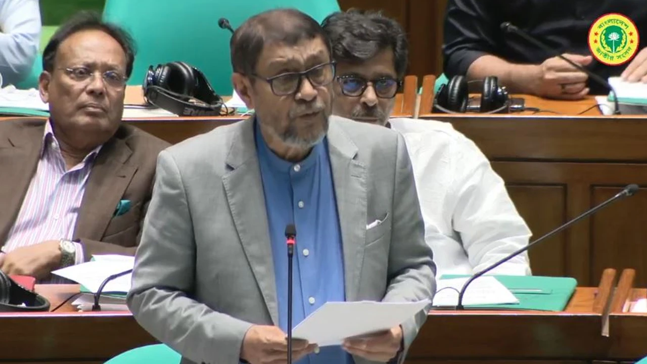 ‘বিনা প্রেসক্রিপশনে অ্যান্টিবায়োটিক বিক্রি রোধে আইন আরও কঠোর হবে’