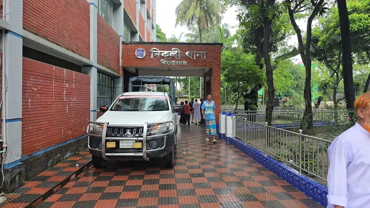 অবৈধ বালু উত্তোলনে দুই পক্ষের সংঘর্ষে নিহত ১