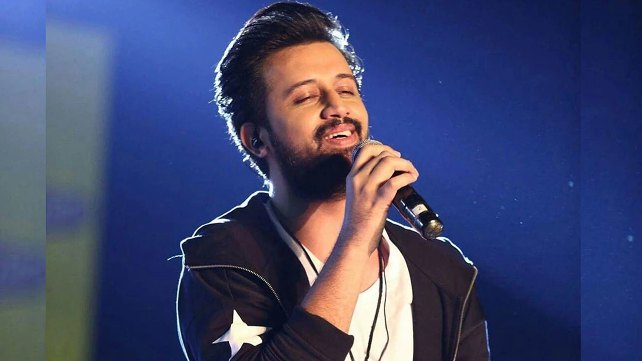 পাকিস্তানি সংগীতশিল্পী আতিফ আসলাম ঢাকায়, মঞ্চ মাতাবেন রাতে
