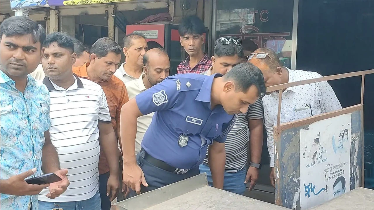 এনসিপির সমাবেশস্থলের অদূরে বোমাসদৃশ বস্তু উদ্ধার