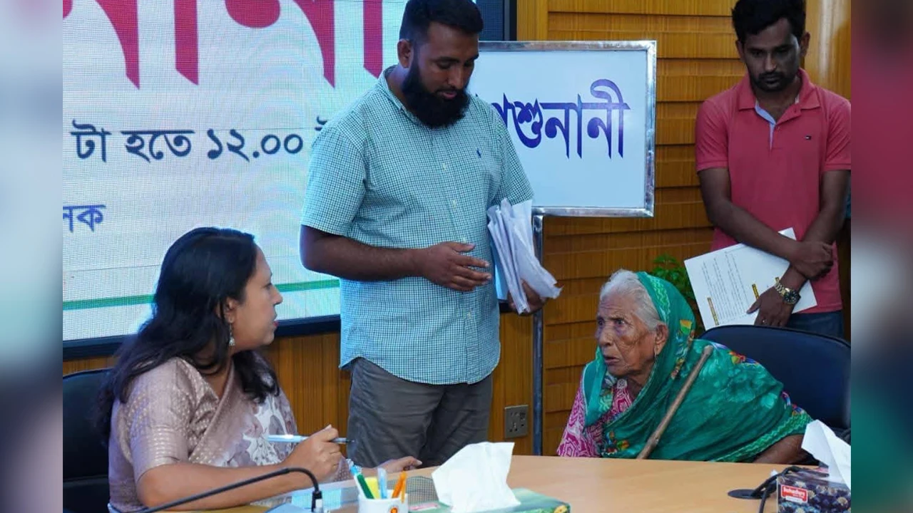 গণশুনানিতে ১৬১ জন পেলেন নগদ অর্থ ও চিকিৎসা সহায়তা