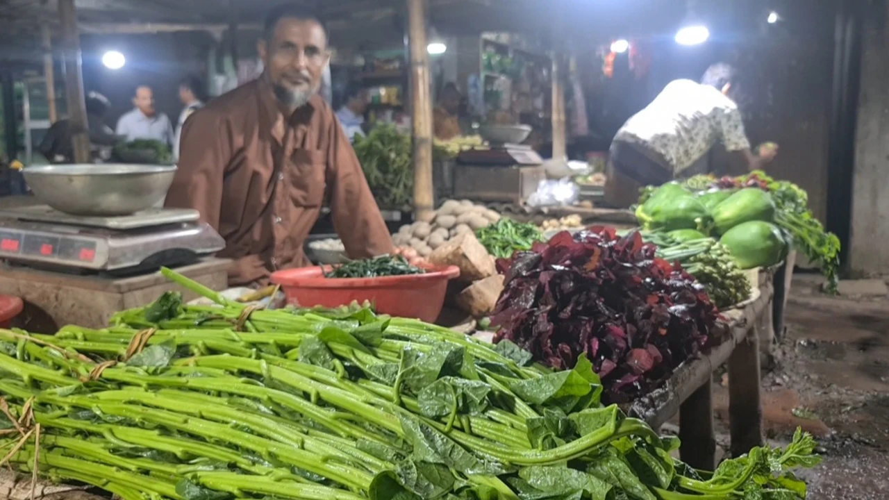 কালীগঞ্জে লাগামহীন নিত্যপণ্যের দাম, দিশেহারা ক্রেতারা