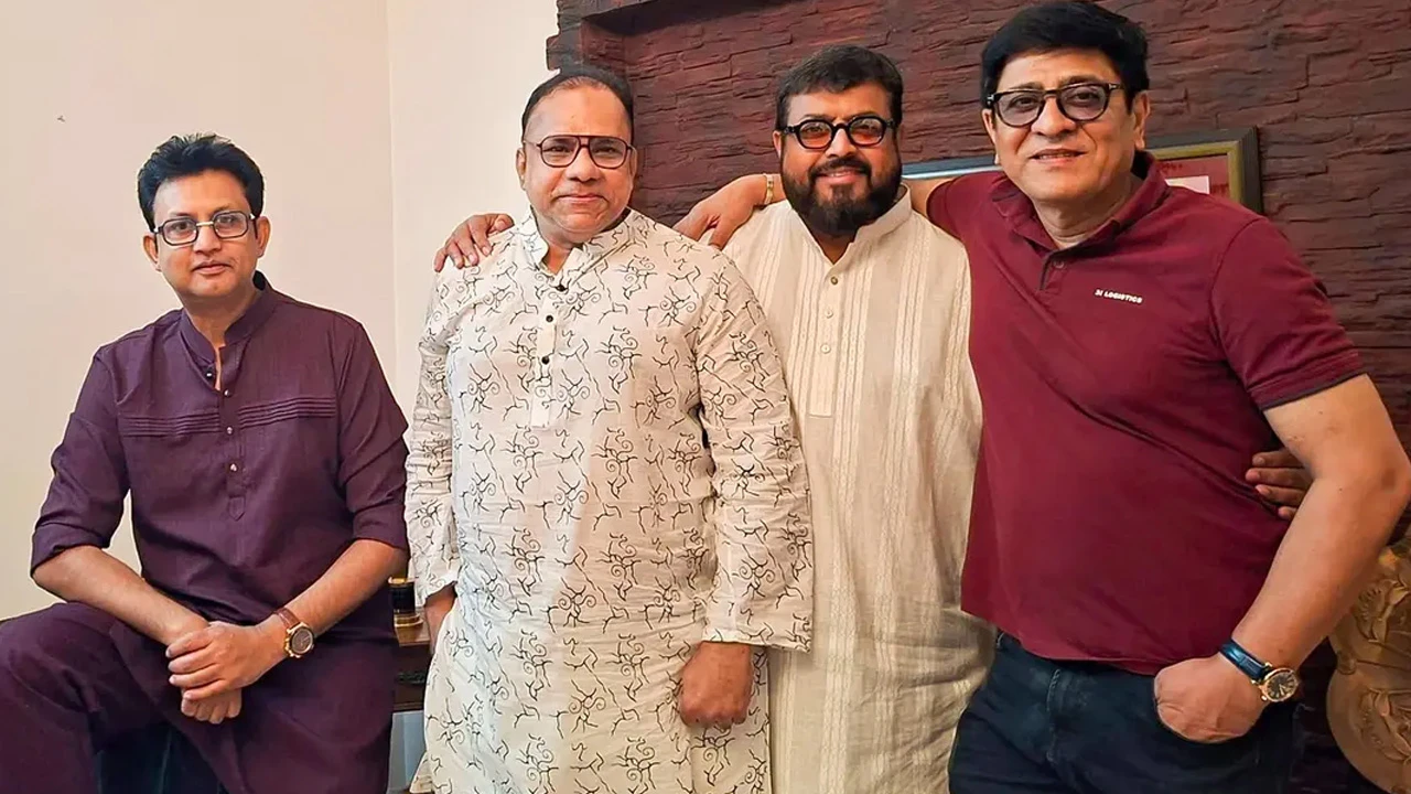 খলনায়কের আয়োজনে জমল নায়কদের আড্ডা