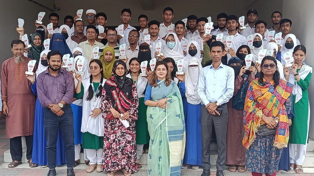 তাড়াইলে ৪০ কৃতী শিক্ষার্থীকে সংবর্ধনা