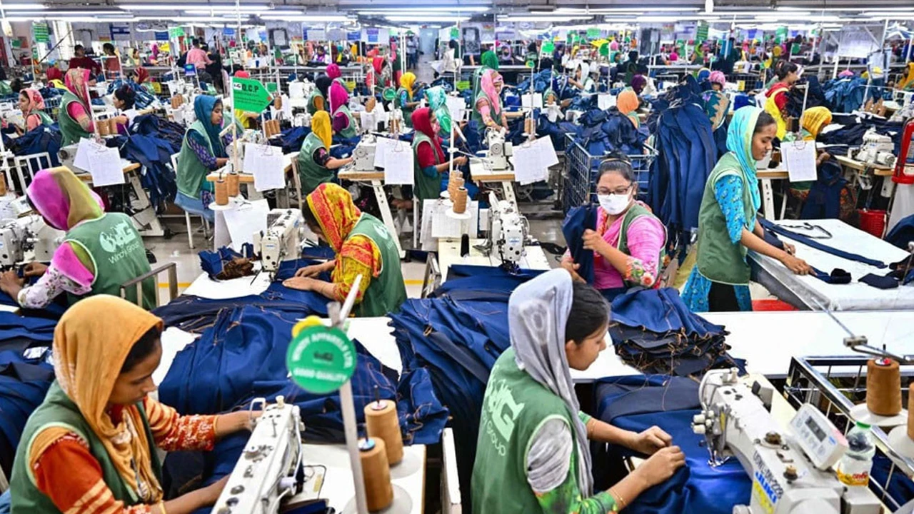 ইউরোপে পোশাক রপ্তানি কমেছে ১৬.৪৩ শতাংশ