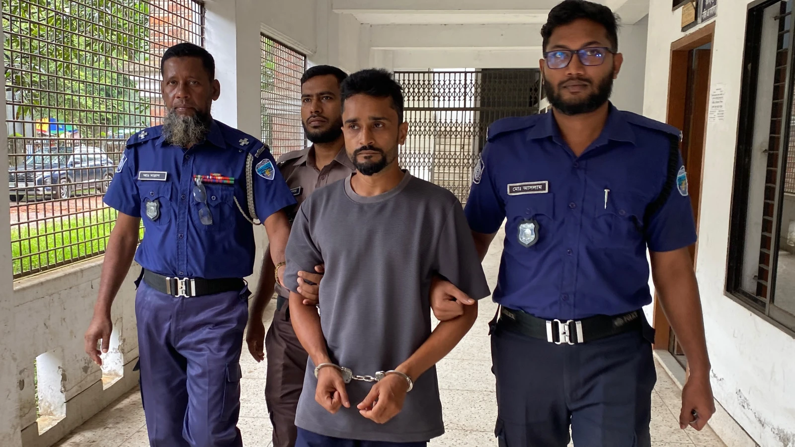 কুকুর গোসলের জেরে ৩ খুন; ৩ মৃত্যুদণ্ড, ৩ যাবজ্জীবন