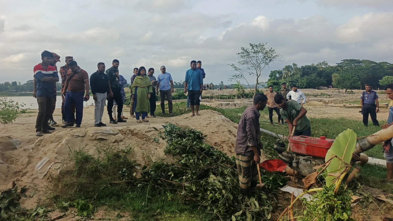 অবৈধ বালু উত্তোলনের বিরুদ্ধে উপজেলা প্রশাসনের অভিযান