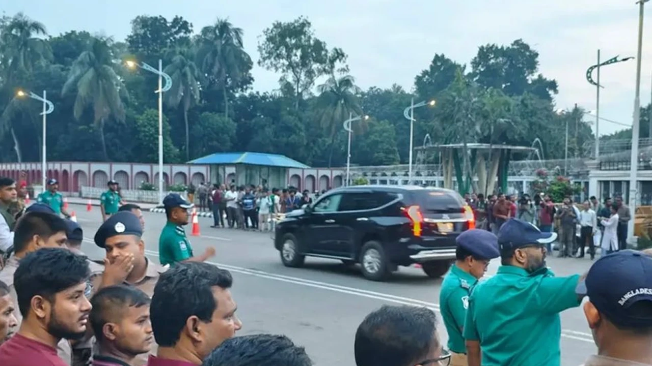রাষ্ট্রপতির শপথ অনুষ্ঠানে যোগ দিতে বঙ্গভবনে ৩ বাহিনীর প্রধান