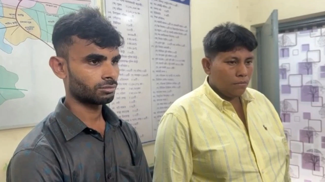 সেনাবাহিনীর পরিচয়ে চাঁদাবাজির অভিযোগে আটক ২