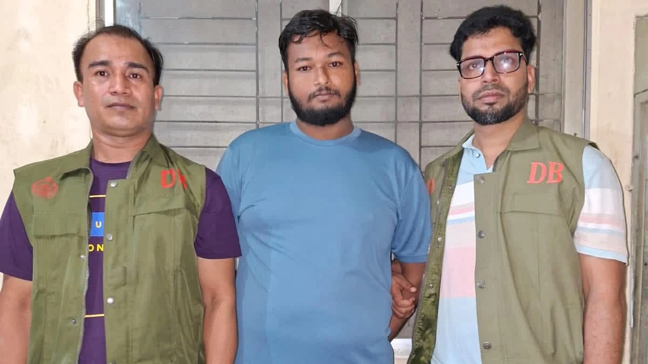 কুমিল্লায় সাংবাদিকের ওপর হামলাকারী যুবক গ্রেপ্তার