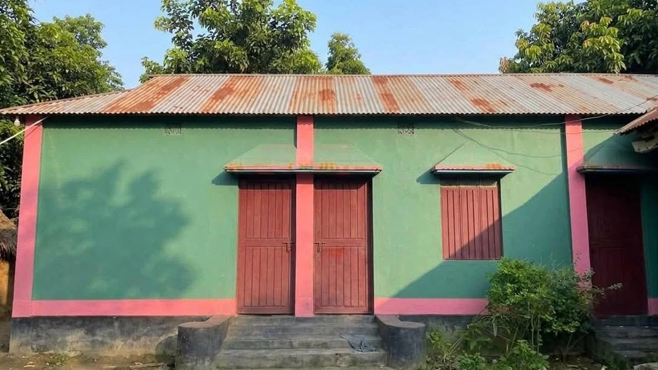 জমি নিয়ে বিরোধে ৫ জনকে কুপিয়ে আহত