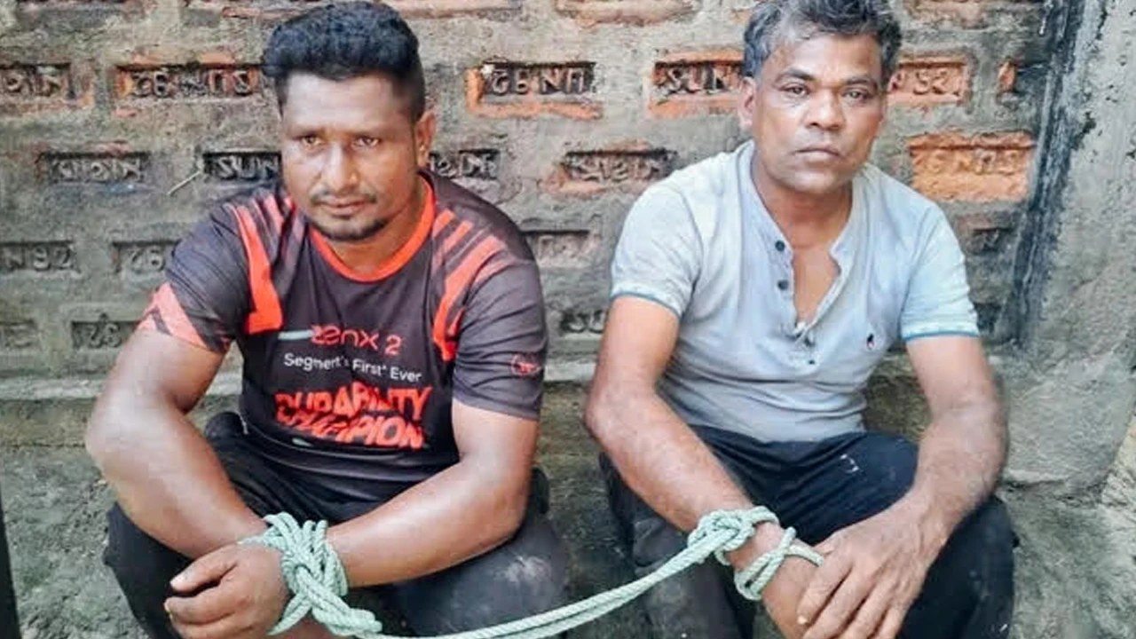 কলেজ ছাত্রীর সঙ্গে অশালীন আচরণে জনতার হাতে আটক ২