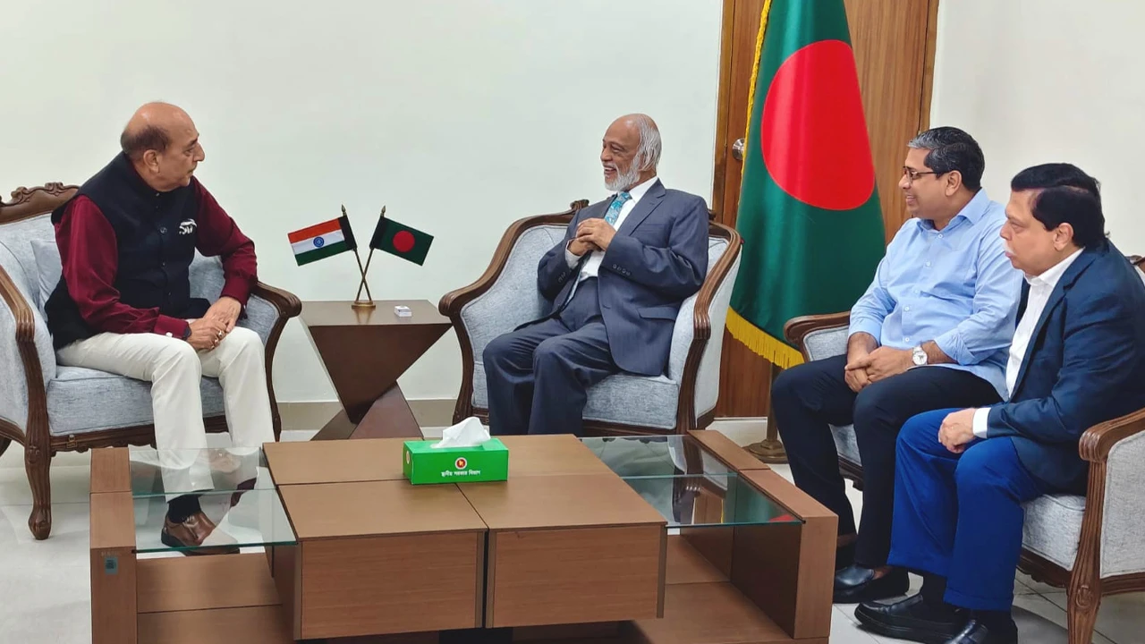 স্থানীয় সরকার মন্ত্রীর সঙ্গে ভারতীয় হাইকমিশনারের সৌজন্য সাক্ষাৎ