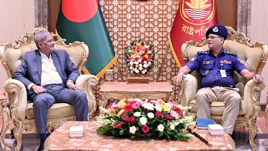 আইন-শৃঙ্খলা রক্ষায় পুলিশকে নিষ্ঠার সঙ্গে কাজ করার আহ্বান রাষ্ট্রপতির